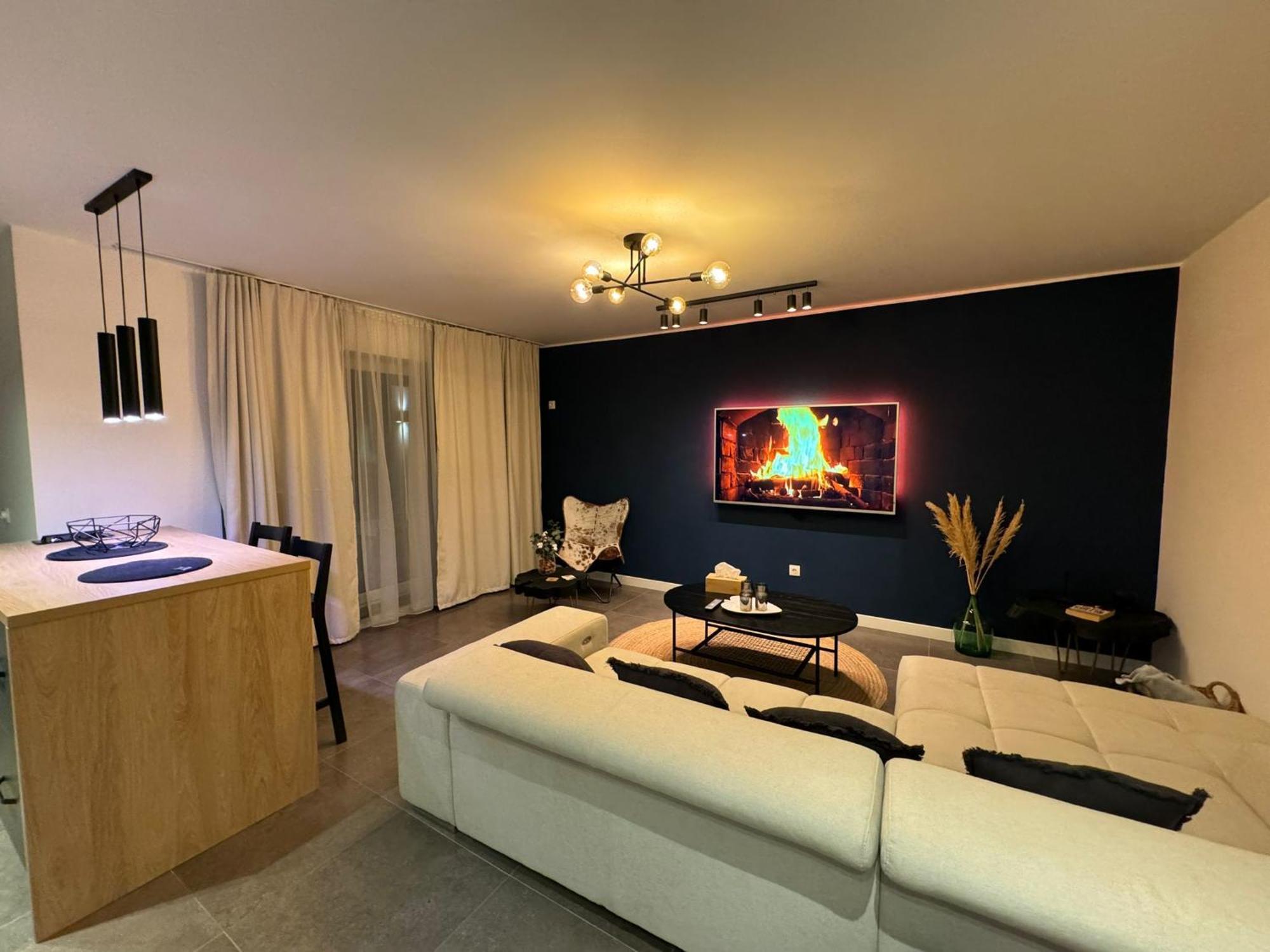 Chill Vibes Apartment Braşov Esterno foto